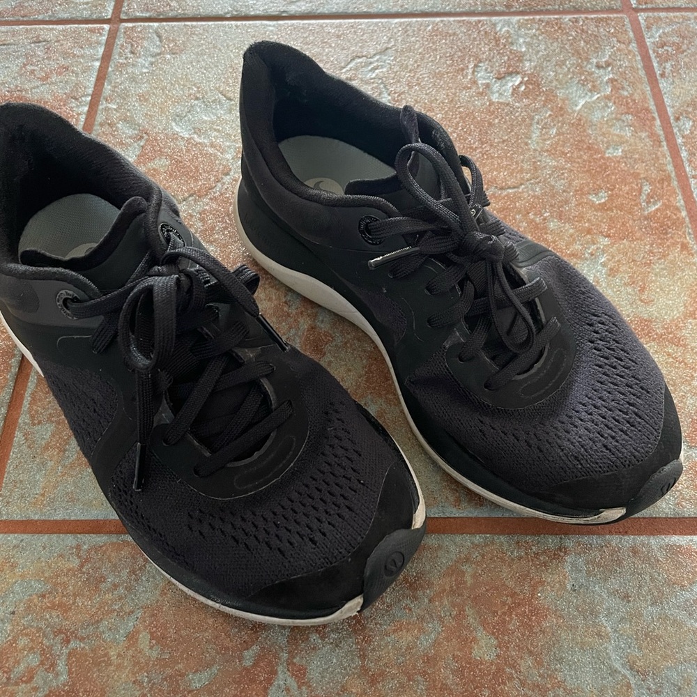 Women’s LULULEMON Sneakers Size 6.5
